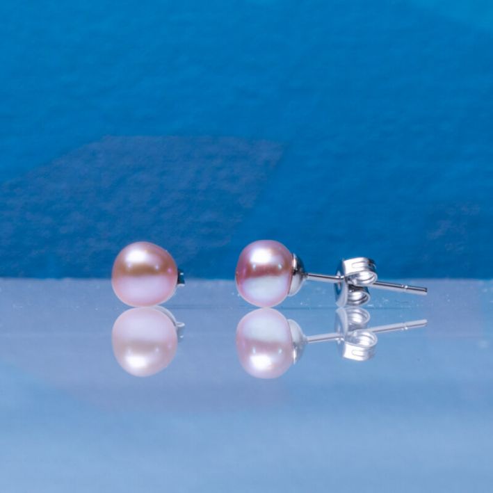 Boucles d'oreilles puces perles de culture roses sur acier argenté