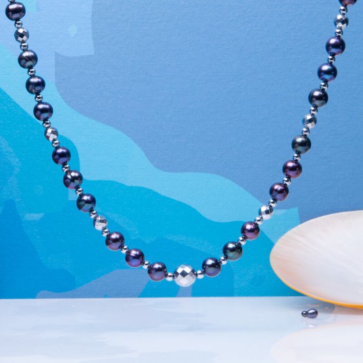 Collier perles de culture noires avec perles d'hématite facettée