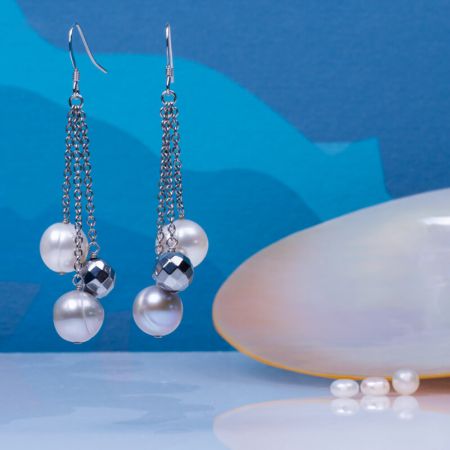 Boucles d'oreilles perles de culture blanches et argentées et hématite facettée