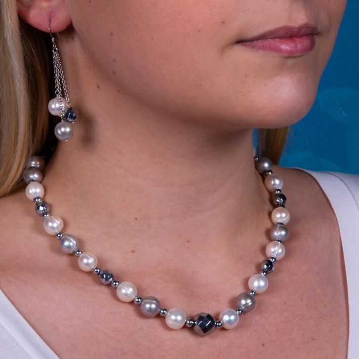 Collier perles de culture blanches et argentées avec hématites