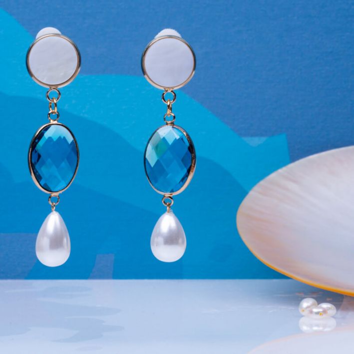Boucles d'oreilles clip cristal bleu et perle de nacre blanche