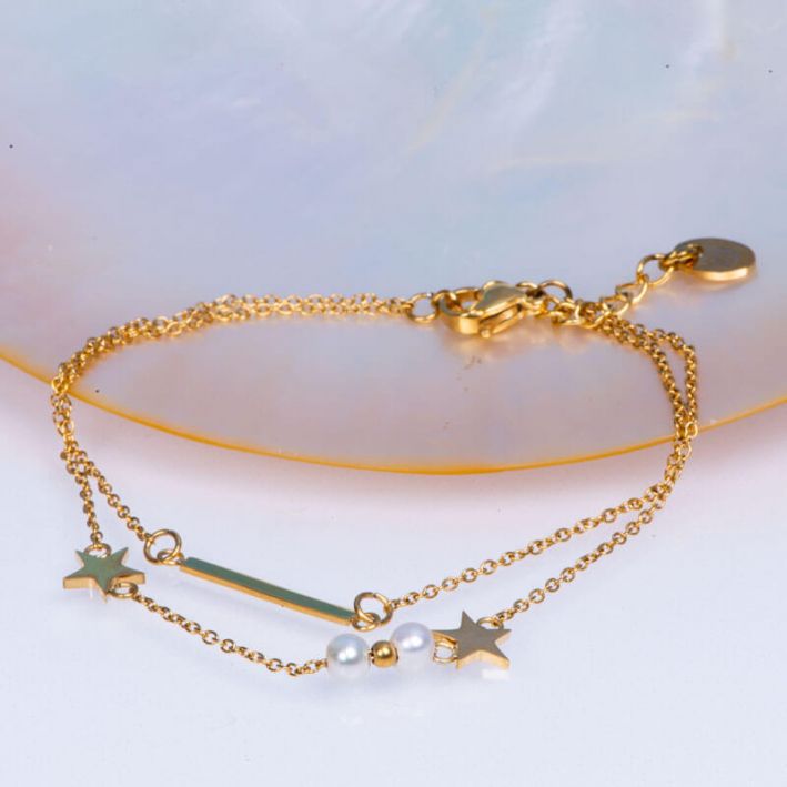Bracelet double rangs chaîne acier doré, perles de culture blanches et étoiles acier doré