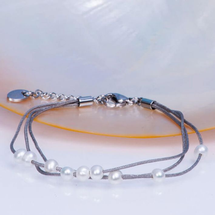 Bracelet 3 rangs coton gris et ses petites perles de culture blanches