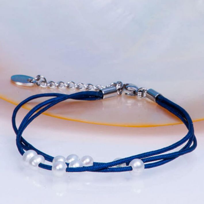 Bracelet 3 rangs coton bleu et ses petites perles de culture blanches