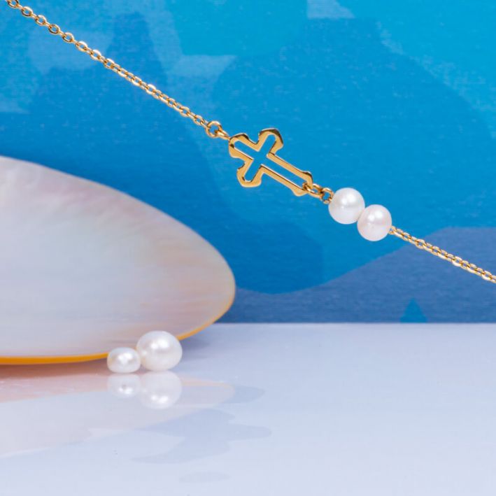 Bracelet deux perles de culture blanche et croix en acier doré