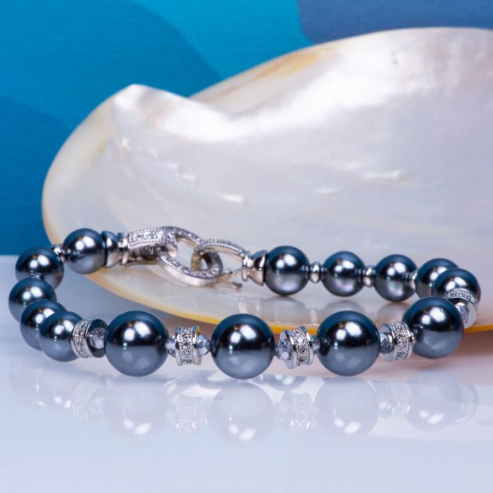 Bracelet perles de nacre grise et pavage cristal 