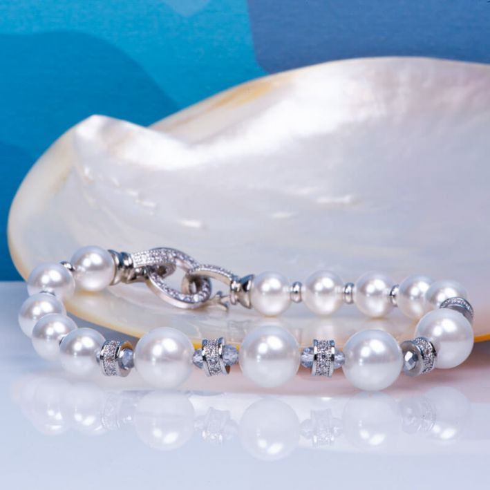Bracelet perles de nacre blanche et pavage cristal 
