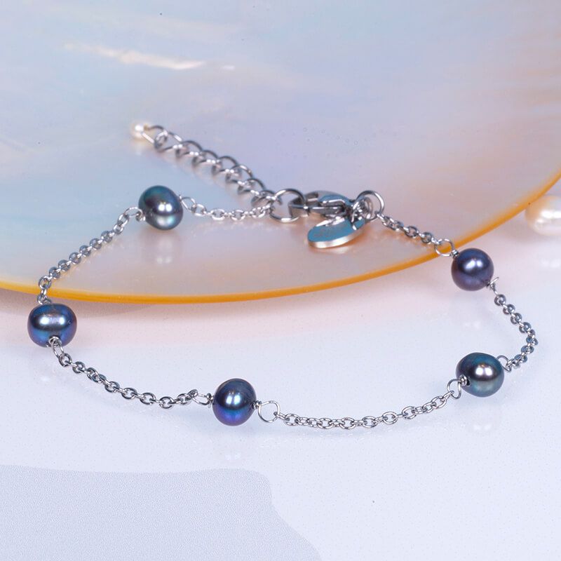 Bracelet BEATRIX petites perles de culture noires sur chaine 