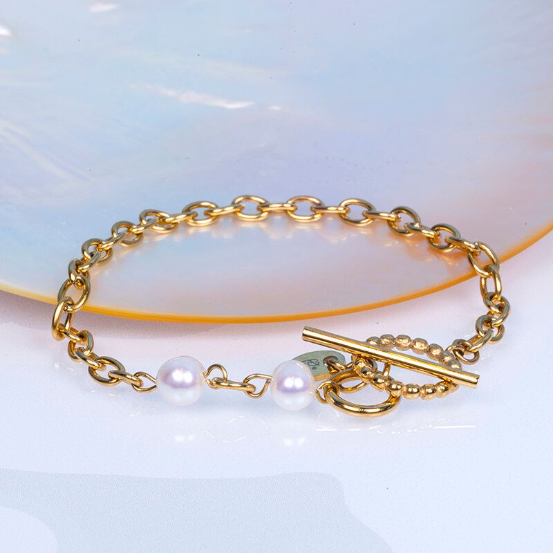 Bracelet chaîne en acier dorée et perles de culture baroques en contre point