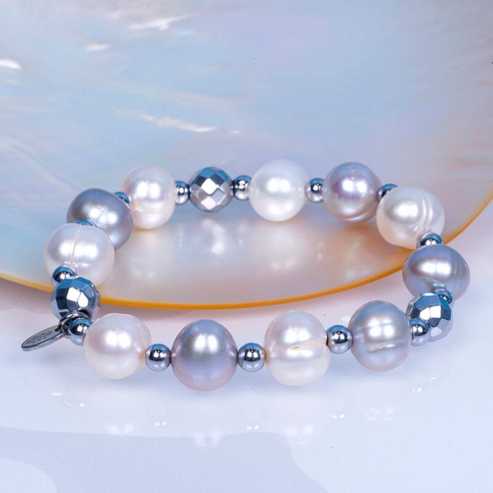 Bracelet perles de culture blanches et argentées avec hématites