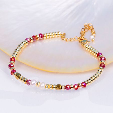 Bracelet LOUISE alliance de perles, rocailles dorées et grenat