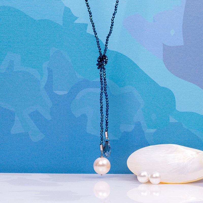 Sautoir ARMANCE hématite bleu et perle de nacre et cristal en breloque