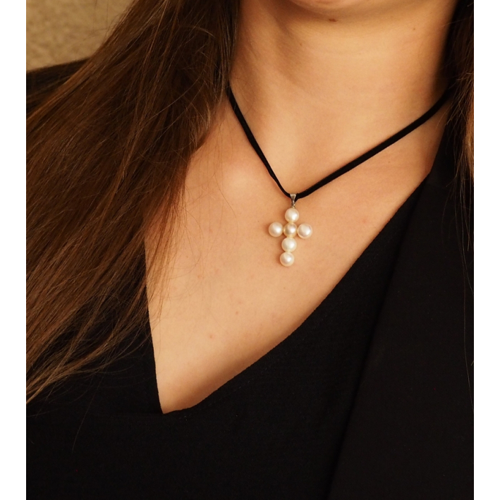 Pendentif Croix latine en véritables perles de culture