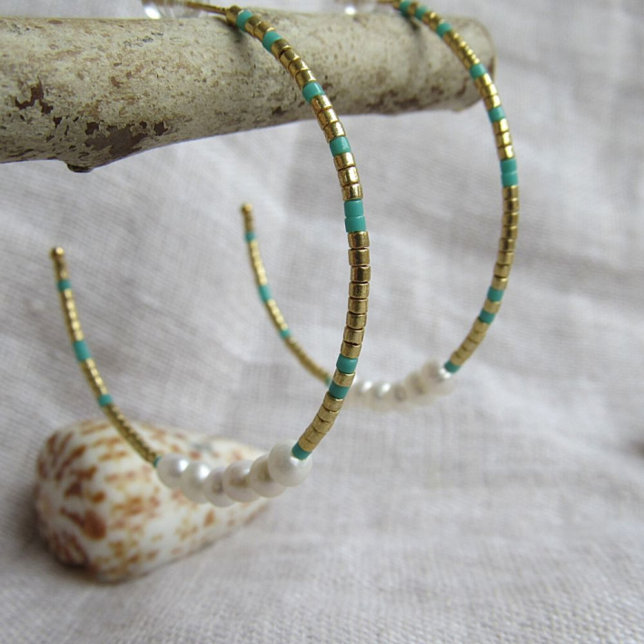 Créoles perles de rocaille turquoises et dorée et petites perles