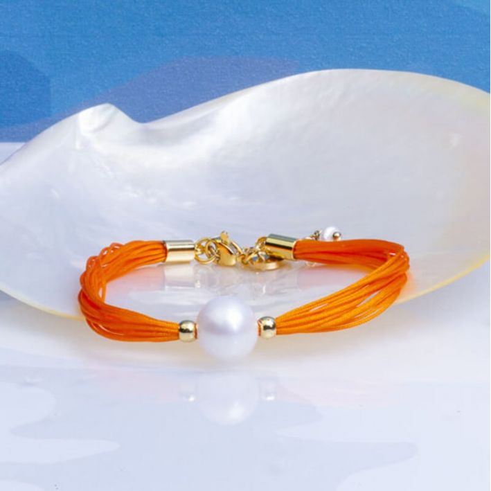 Bracelet une perle de culture blanche sur multi-cordon orange