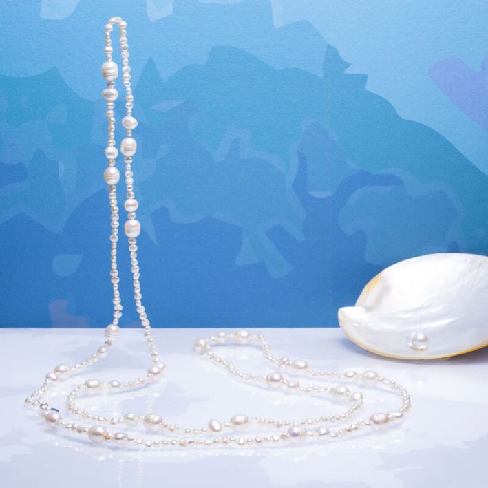 Long sautoir perles de culture blanches